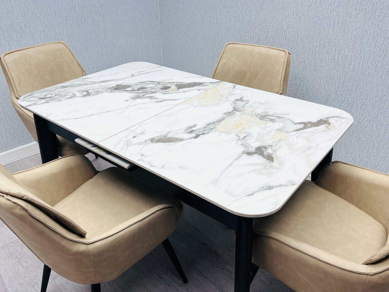 Arizona Extending Cream Gold Ceramic Table