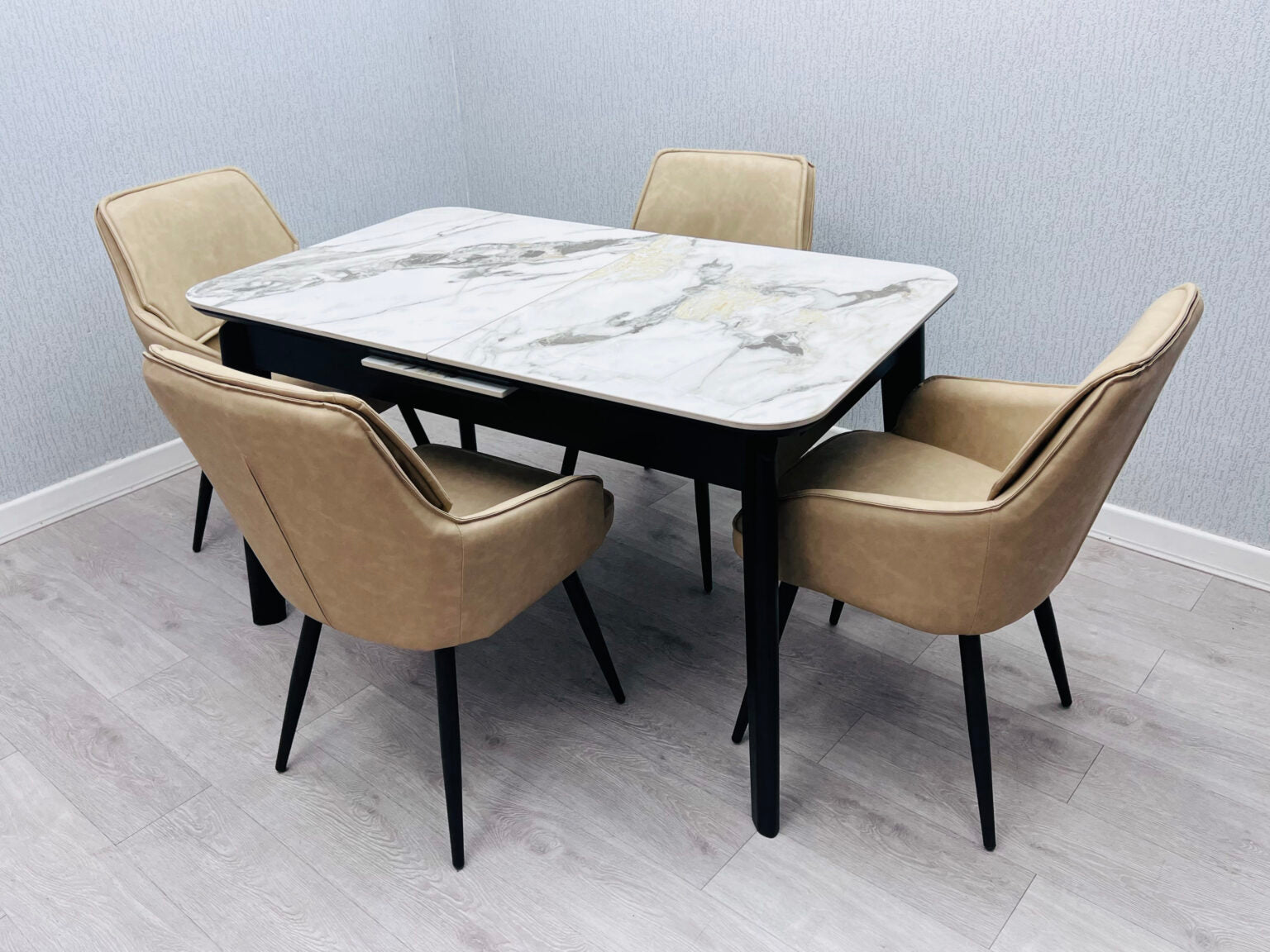 Arizona Extending Cream Gold Ceramic Table